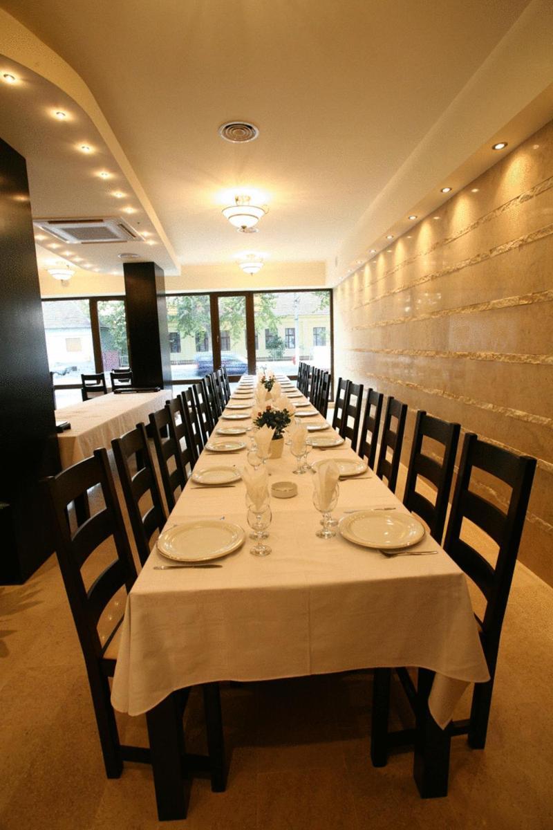 Hotel Crisana Αράντ Εξωτερικό φωτογραφία