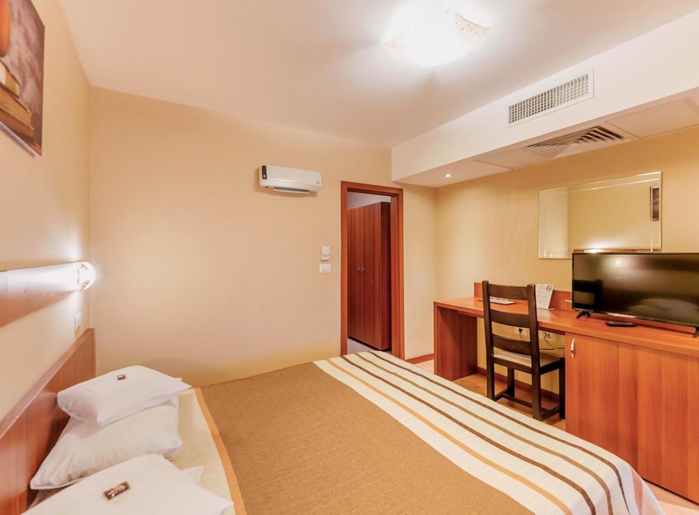 Hotel Crisana Αράντ Εξωτερικό φωτογραφία