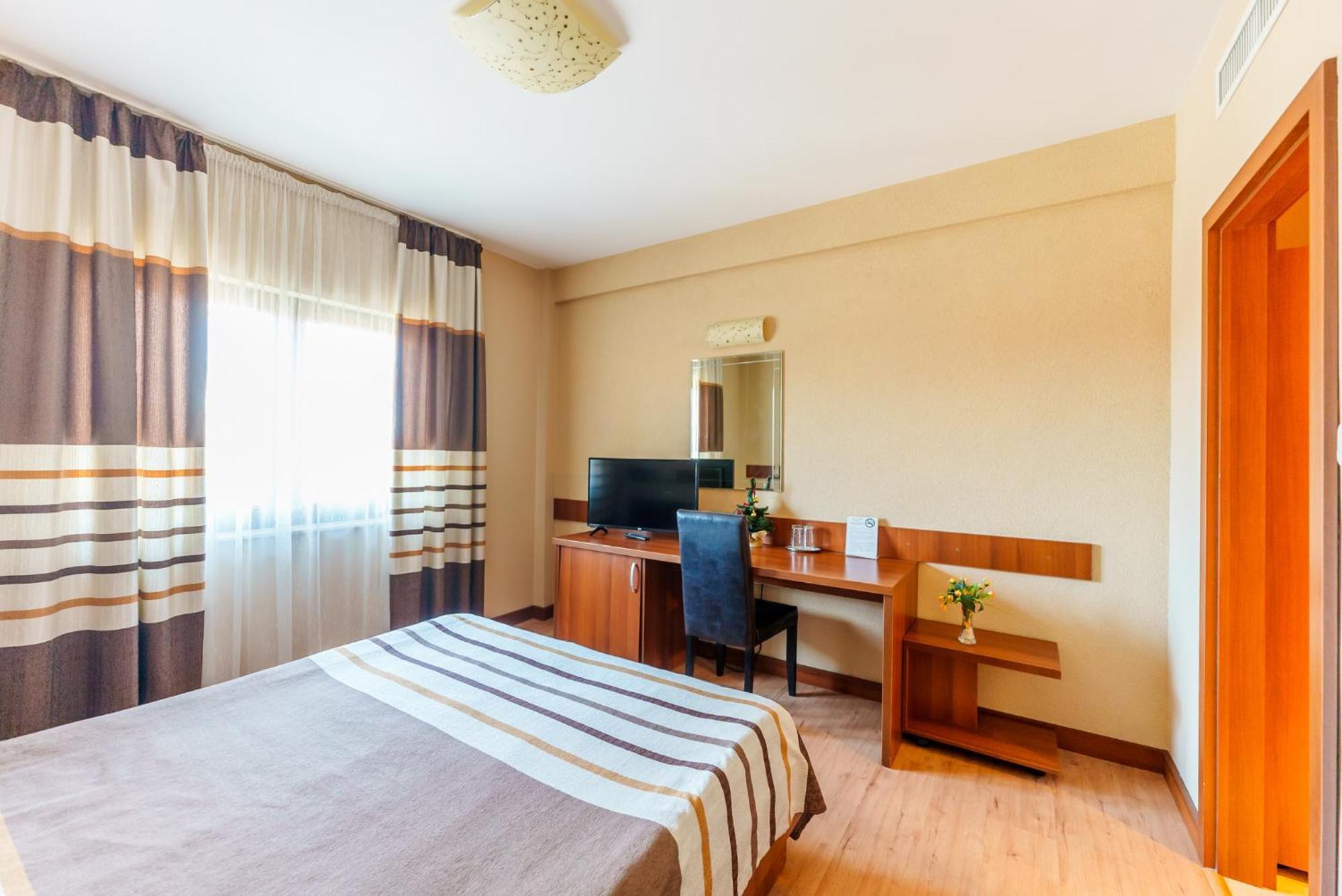 Hotel Crisana Αράντ Εξωτερικό φωτογραφία