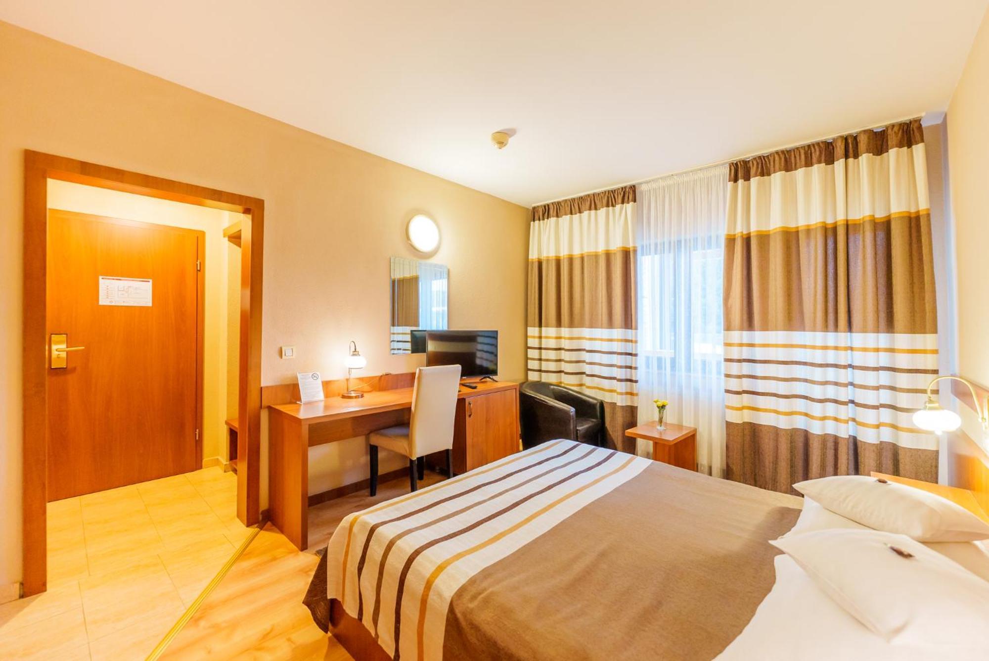 Hotel Crisana Αράντ Εξωτερικό φωτογραφία
