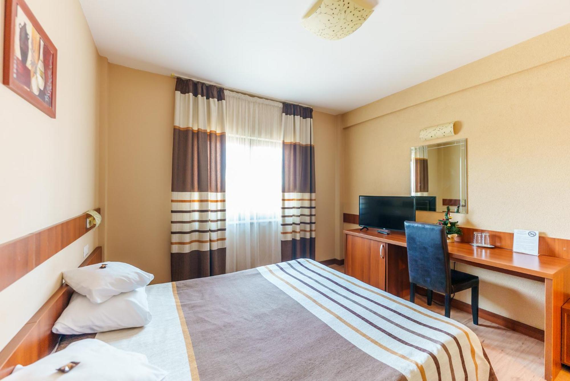 Hotel Crisana Αράντ Εξωτερικό φωτογραφία