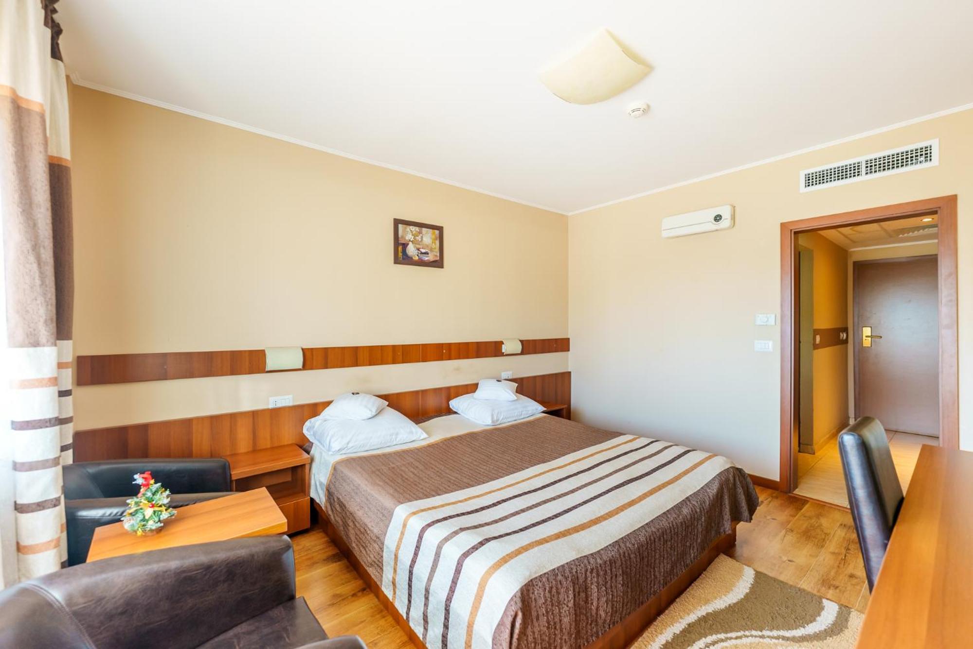 Hotel Crisana Αράντ Εξωτερικό φωτογραφία