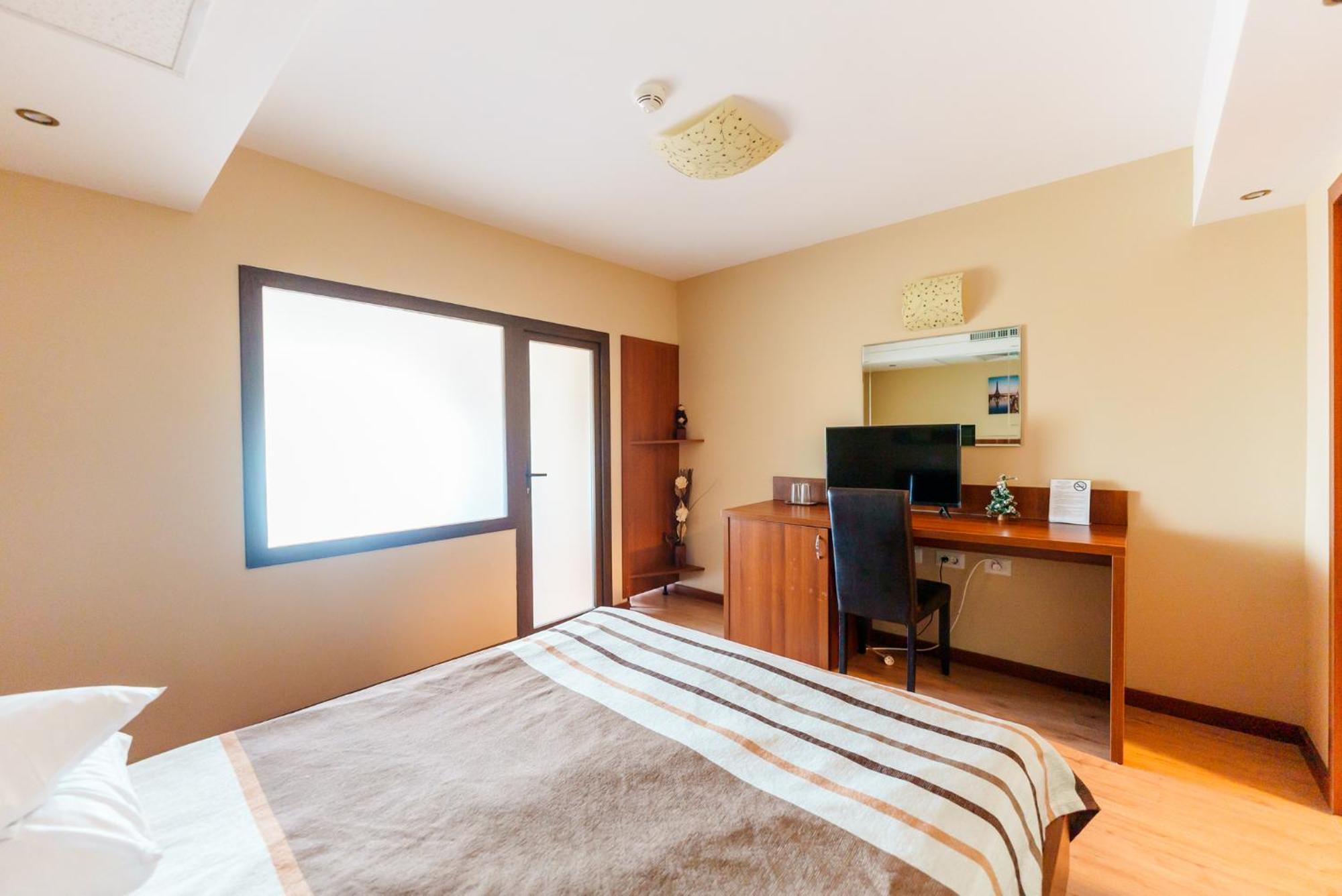 Hotel Crisana Αράντ Εξωτερικό φωτογραφία